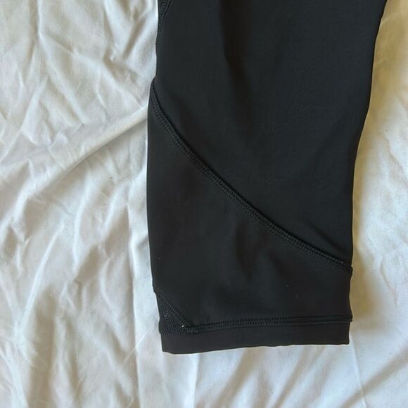 SOLD Lululemon Black tights/leggings Capri, size XS (6) preowned - Picture 3 of 12